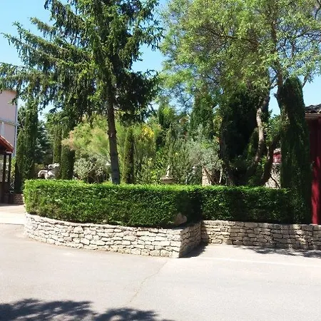Hotel Lou Mistralou 3*
